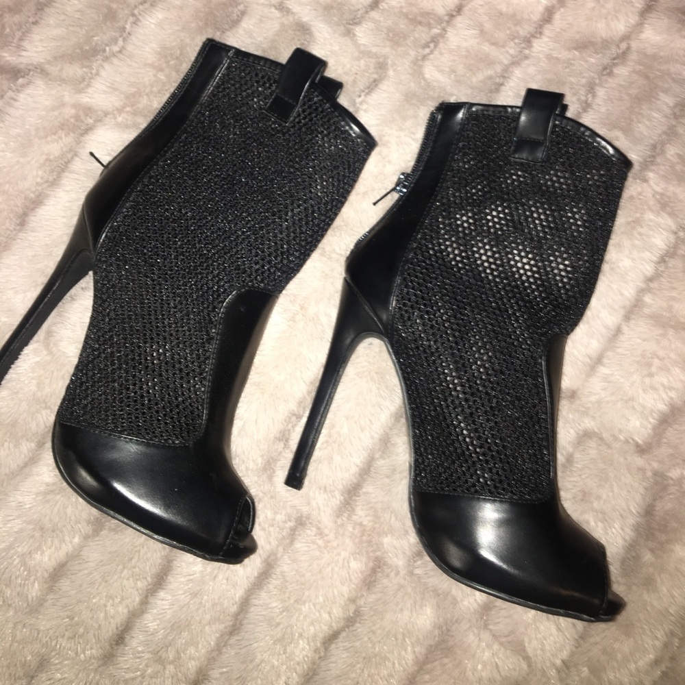 Mesh booties