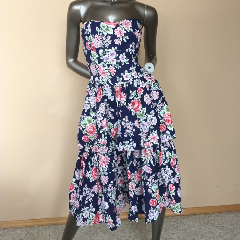 Vintage floral dress! In excellent condition 💋