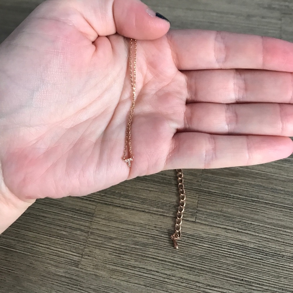 Delicate T necklace