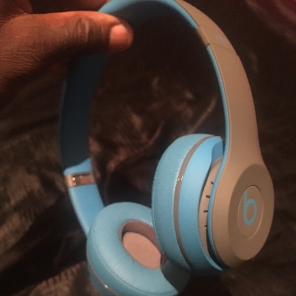 Dr.Dre Bluetooth Beats Comes With Everything - Picture 2 of 2