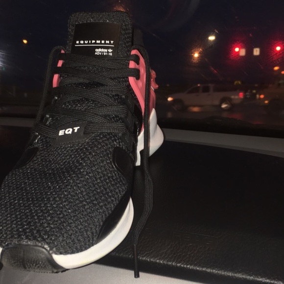 Athletic_Shoes