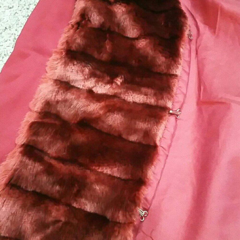 GLAMOROUS FAUX FUR VEST - Picture 3 of 3