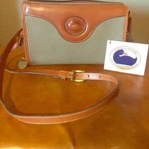 Vintage Classic Dooney & Bourne Cross Body.
