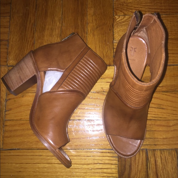 frye isabella shootie