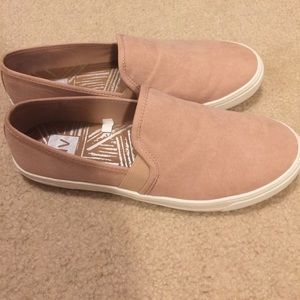 DV slip on shoes