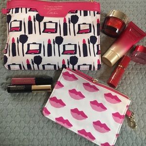Estee Lauder Makeup - Estée Lauder make up bag with samples Estee Lauder Makeup - Estée Lauder make up bag with samples