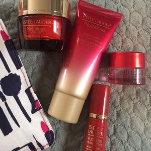 Estee Lauder Makeup - Estée Lauder make up bag with samples Estee Lauder Makeup - Estée Lauder make up bag with samples