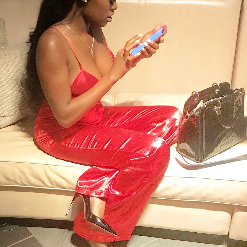 Two piece red satin set - Picture 4 of 5