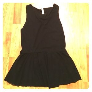 Sweet Pea black peplum top - L
