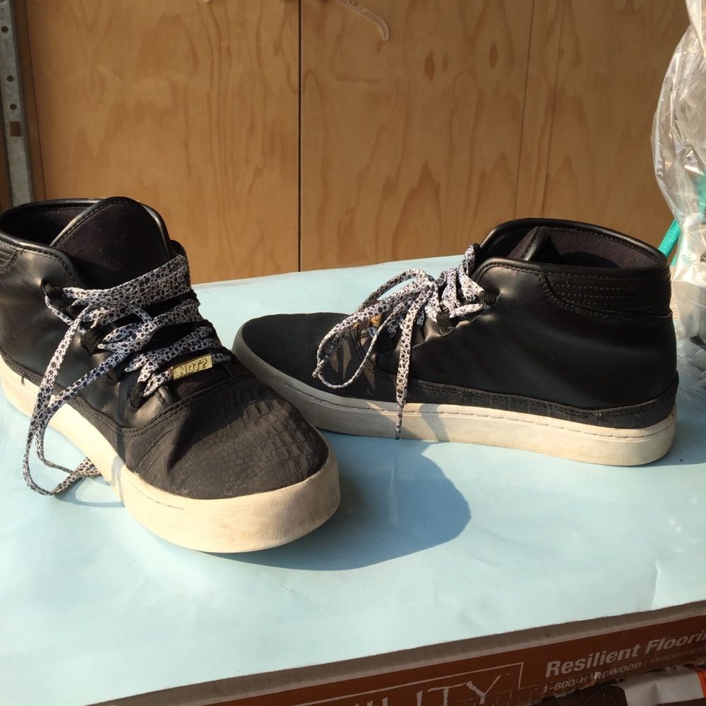 6y shoes, women's 7 . JORDAN's