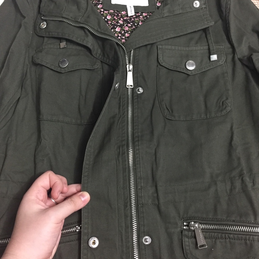 🆕 bcbg • khaki hooded floral jacket - Picture 5 of 8