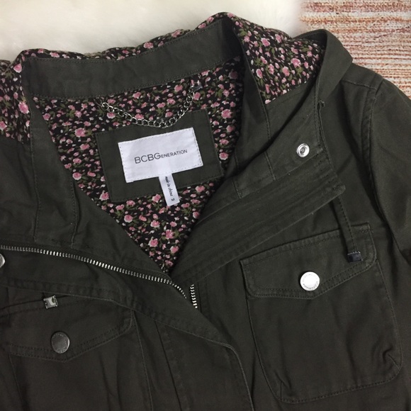🆕 bcbg • khaki hooded floral jacket - Picture 4 of 8