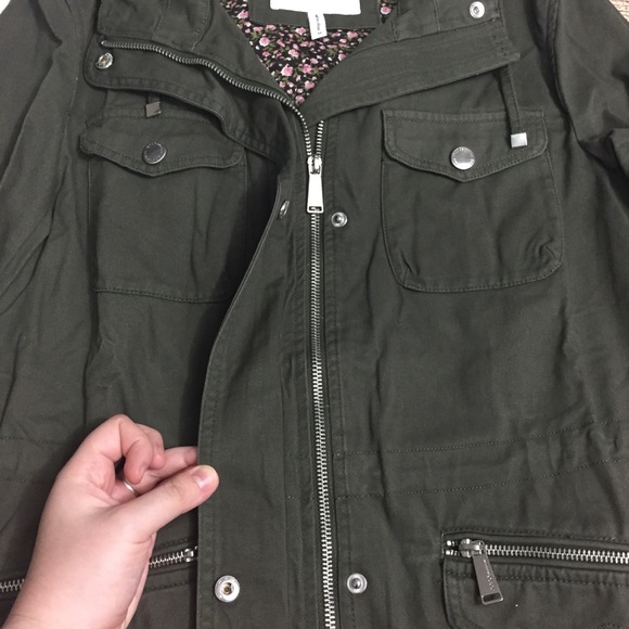 🆕 bcbg • khaki hooded floral jacket - Picture 5 of 8