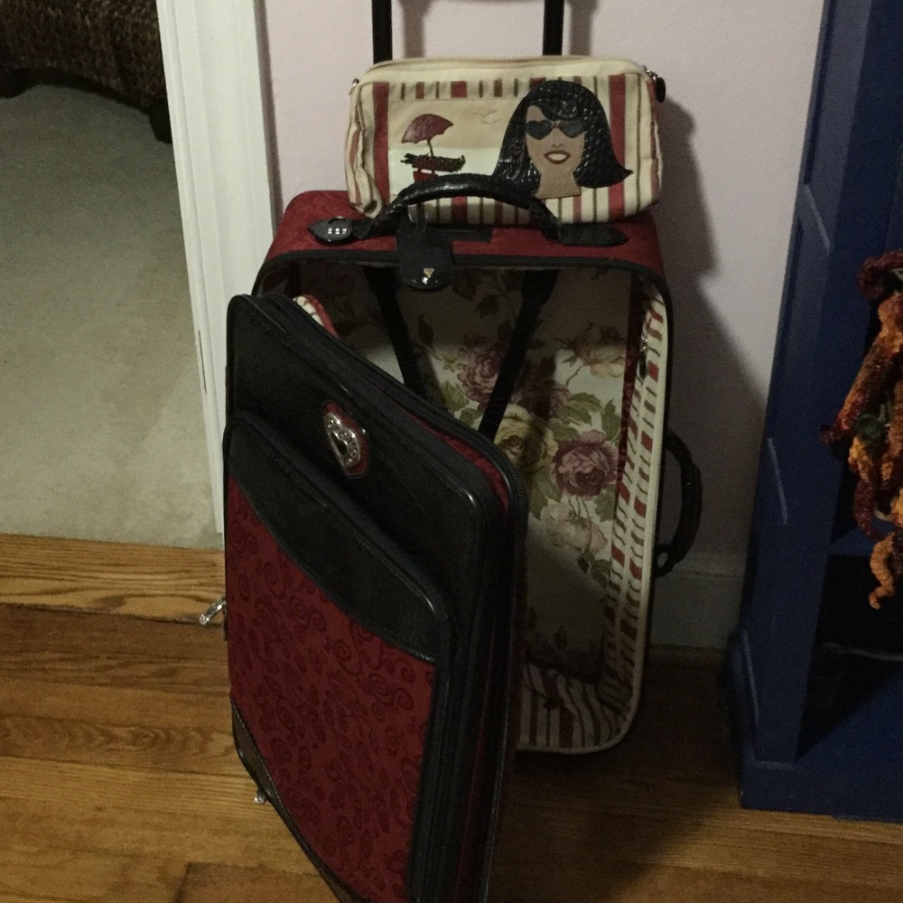 Brighton luggage with lock and toiletries bag