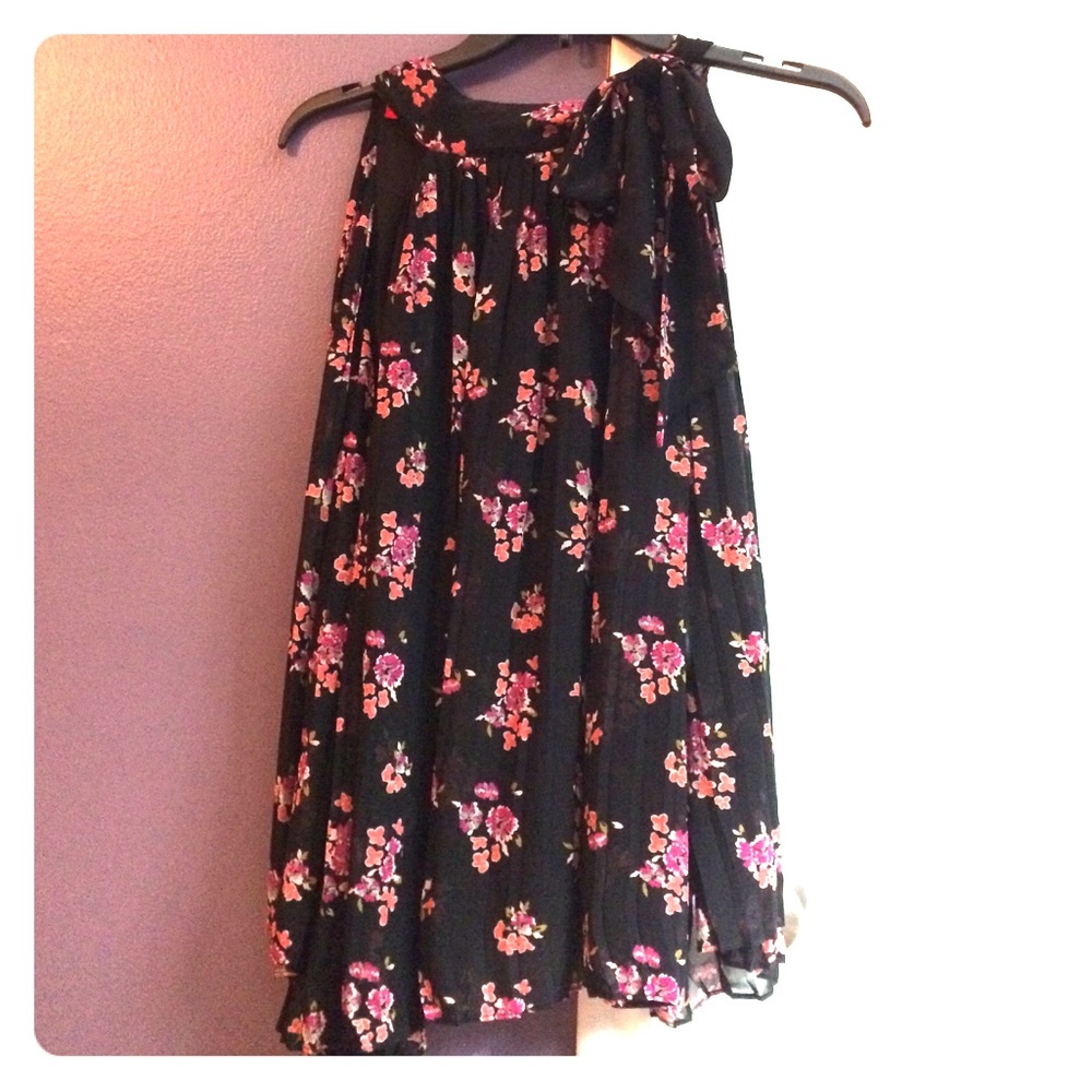 Black sleeveless blouse