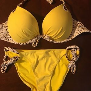 Victoria’s Secret bikini