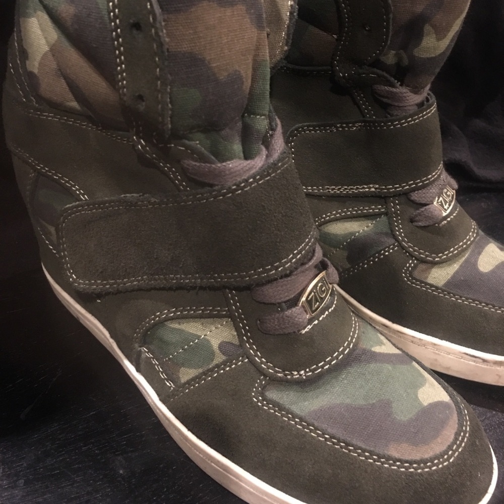 Zigi Soho Wedge Sneaker Camo Size 10