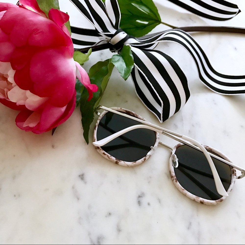 🎁2 for $24! Blue Mirrored Marbled Sunglasses - Picture 3 of 6