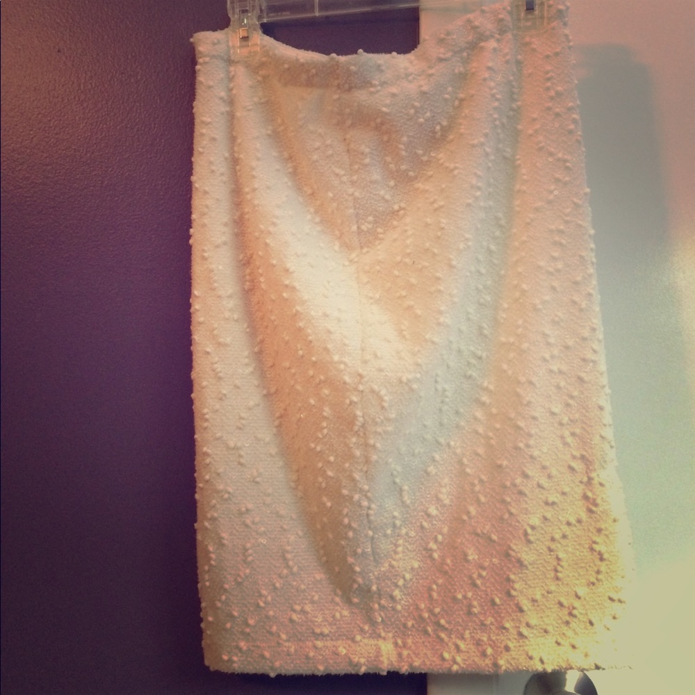 Fitted cream skirt