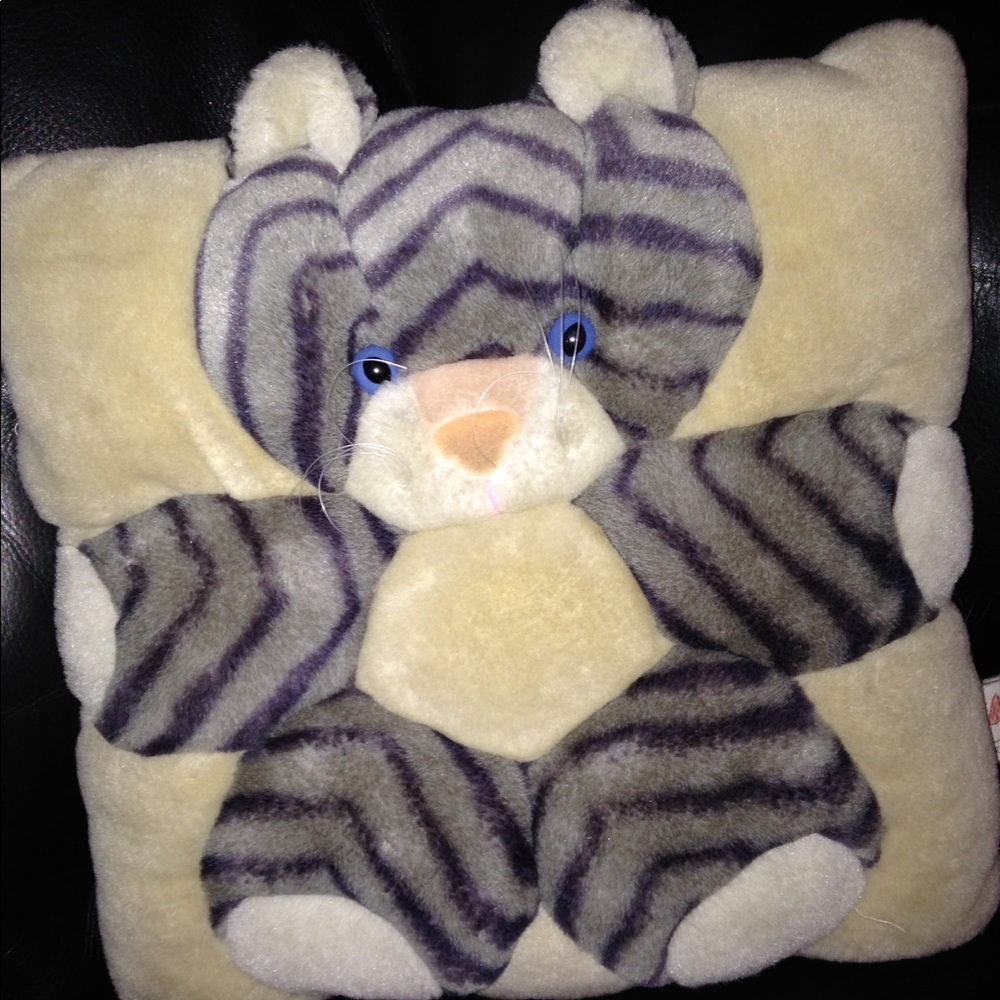 KITTY PILLOW