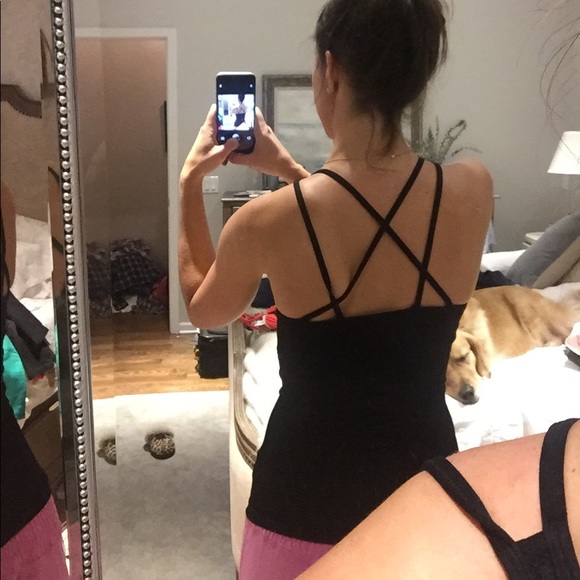 Black Zella athletic stretchy tank - Picture 2 of 2