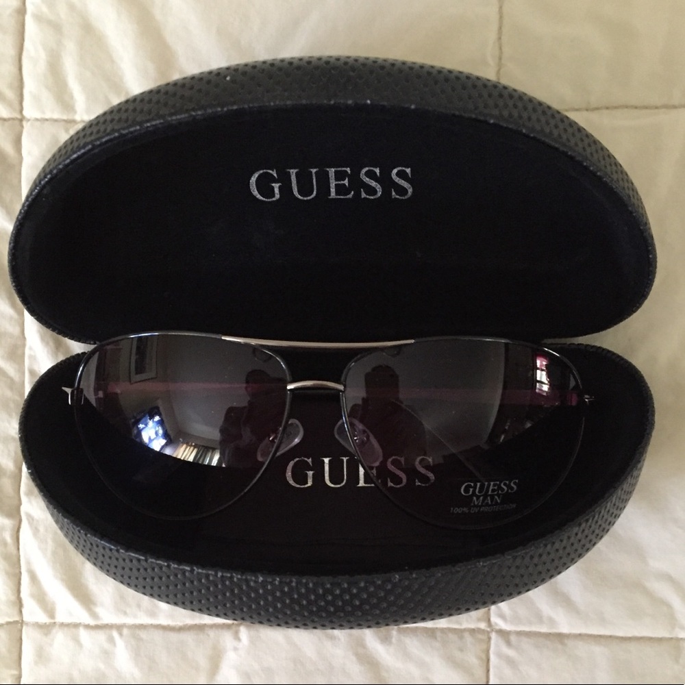 GUESS black, aviator sunglasses for men.  New.