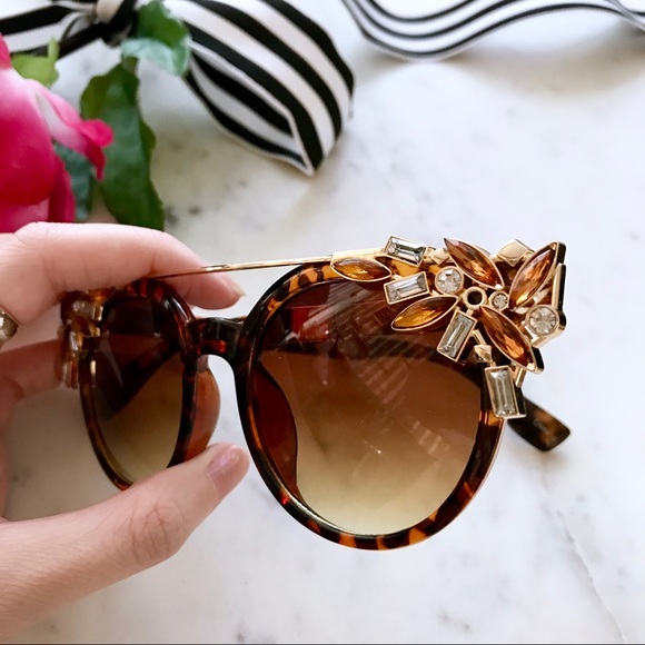 Jeweled Cat Eye Sunglasses - Picture 6 of 6