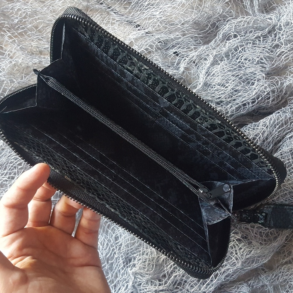 Kenneth Cole Wallet - Picture 3 of 3
