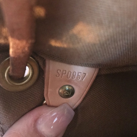 💥SOLD💥 Authentic Louis Vuitton Mini Montsouris - Picture 6 of 7