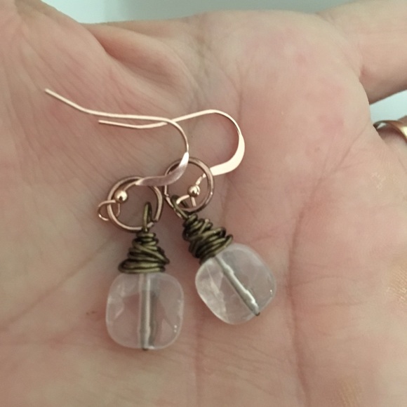 🌸 Rose Quartz Earrings - Picture 3 of 4