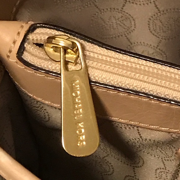 SOLD RaRe Checkered MK Michael Kors Multifunction - Picture 4 of 4