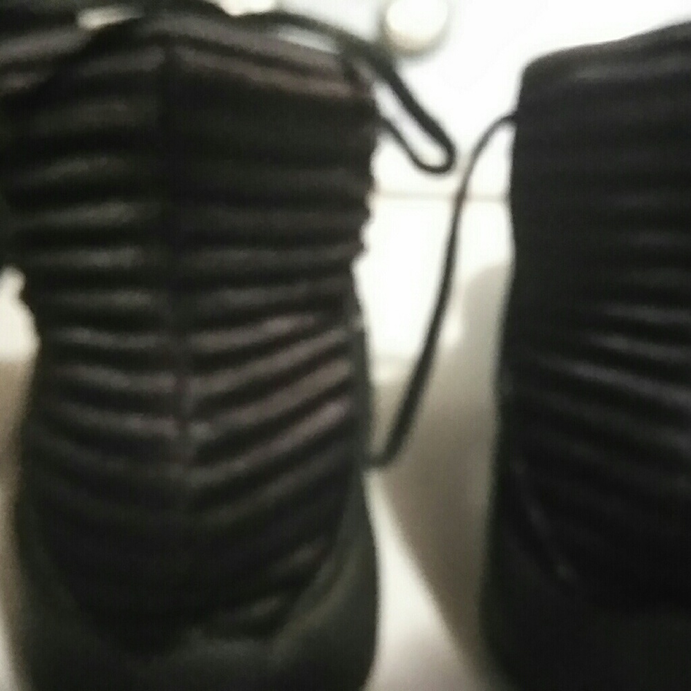 Shoes - Picture 2 of 4