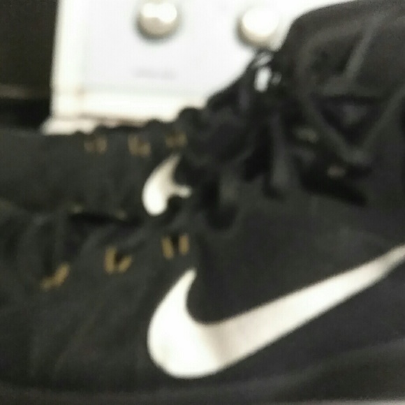 Shoes - Picture 4 of 4