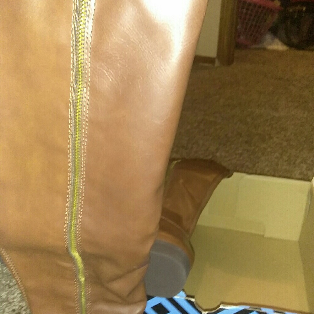 Boots - Picture 3 of 4