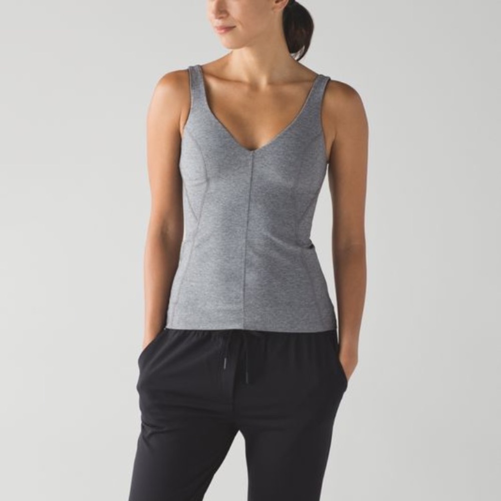 Lululemon contour tank NWT