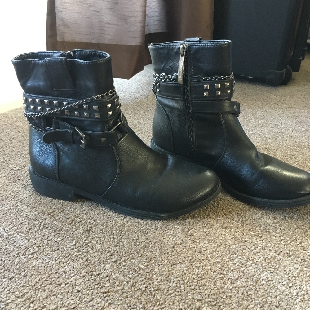 Cute short black booties