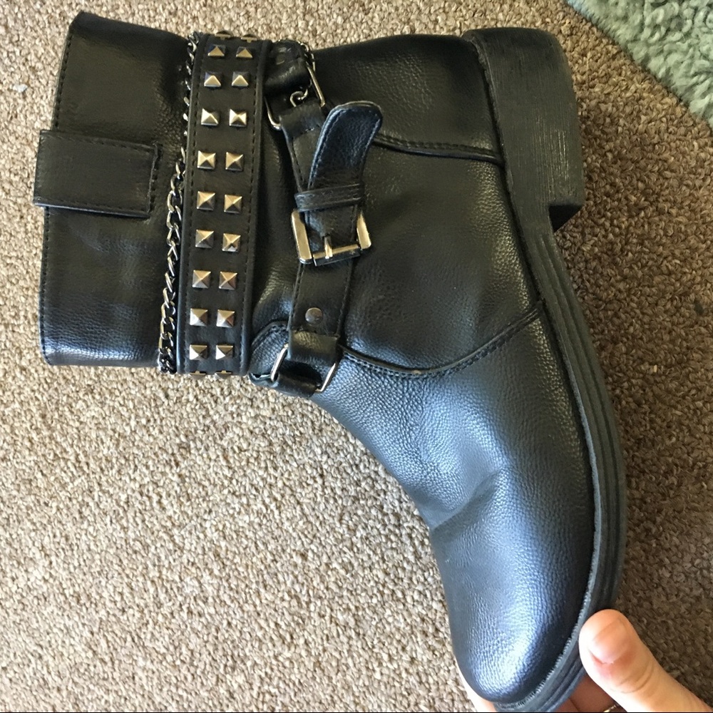 Cute short black booties - Picture 2 of 3