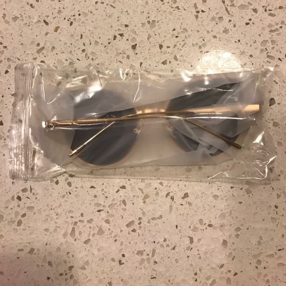 Women's Cat-eye Rose Gold mirrored Sunglasses - Picture 7 of 7