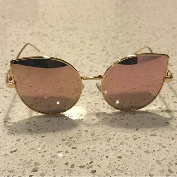 Women's Cat-eye Rose Gold mirrored Sunglasses - Picture 5 of 7