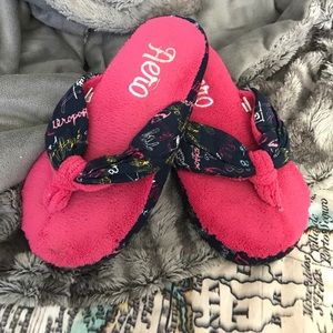 Pink Aeropostale slippers💖