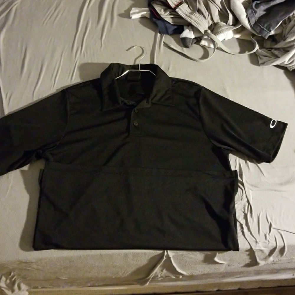 Oakley golf shoet never worn in perfect condition!