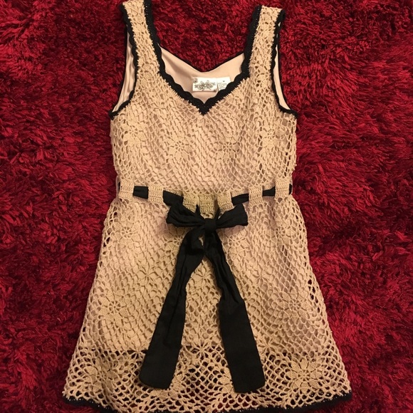 Daytrip Tops - Women's Daytrip V-neck tank. Size M. Daytrip Tops - Women's Daytrip V-neck tank. Size M.