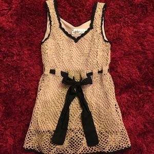 Daytrip Tops - Women's Daytrip V-neck tank. Size M. Daytrip Tops - Women's Daytrip V-neck tank. Size M.