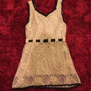 Daytrip Tops - Women's Daytrip V-neck tank. Size M. Daytrip Tops - Women's Daytrip V-neck tank. Size M.