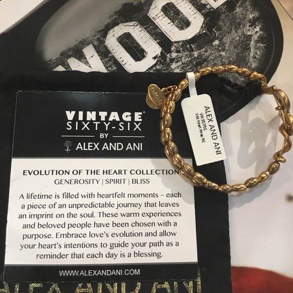 💓Vintage 66 Heart Wrap, RG, NWT💕 - Picture 2 of 5