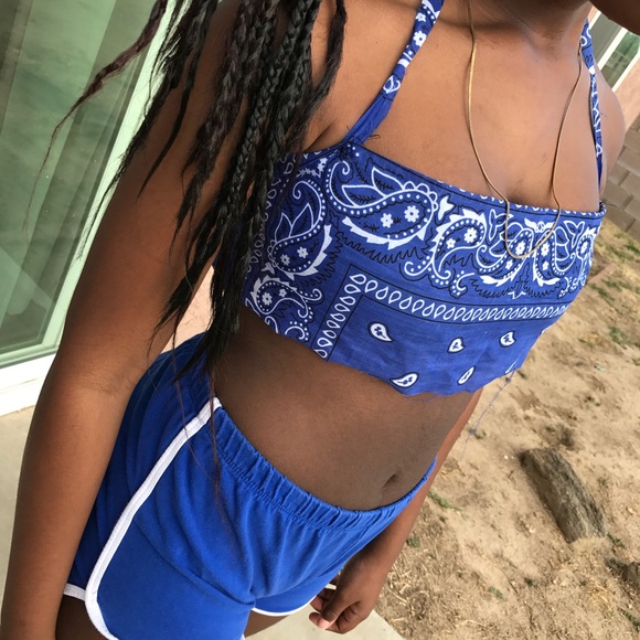 Bandanna inspired crop top - Picture 2 of 5