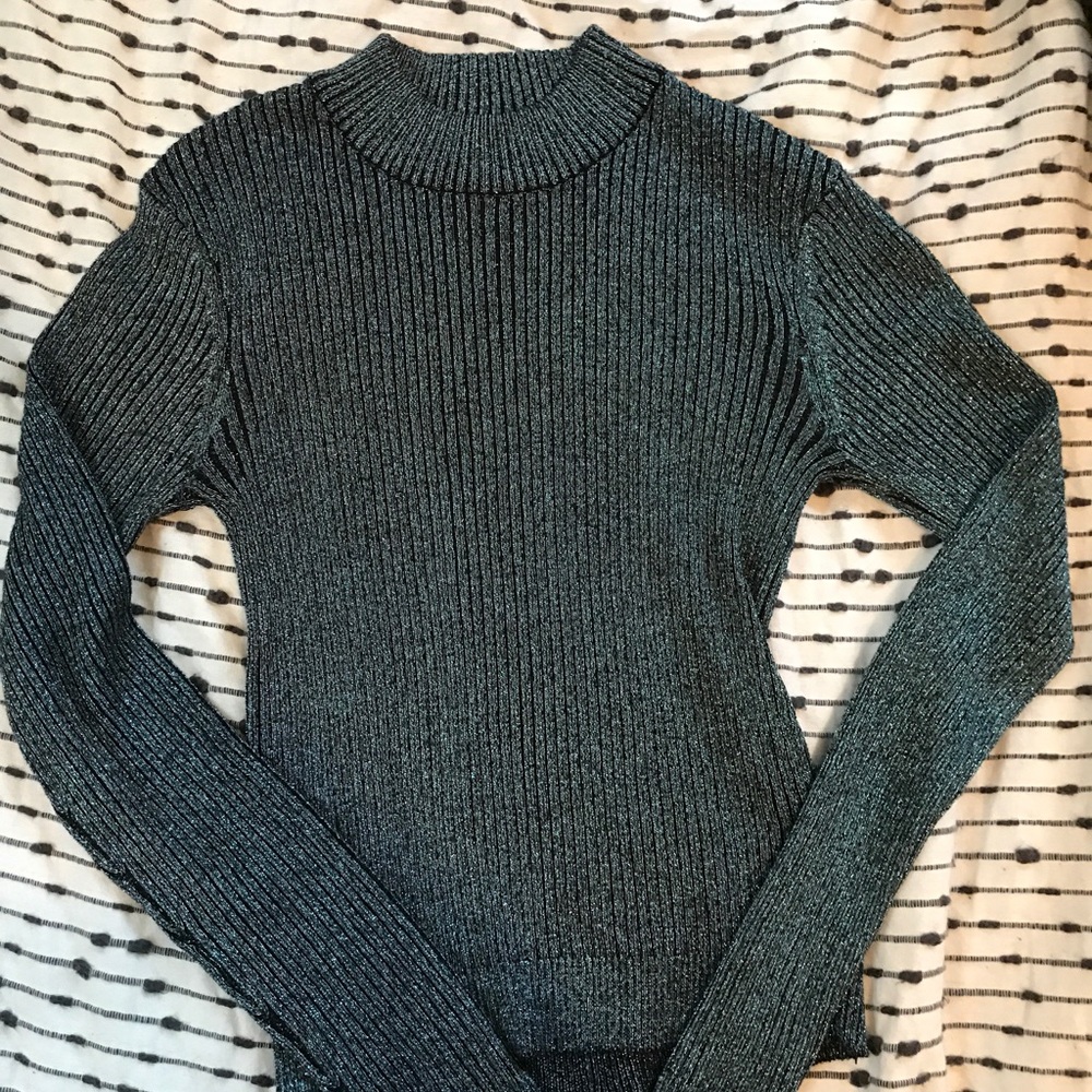 Sparkly green holiday turtleneck ✨ perfect 4 fall