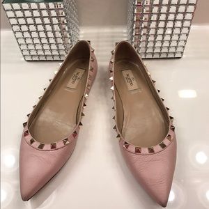 Valentino Rockstud Pointy Toe Flats 💖💗💕 Valentino Rockstud Pointy Toe Flats 💖💗💕
