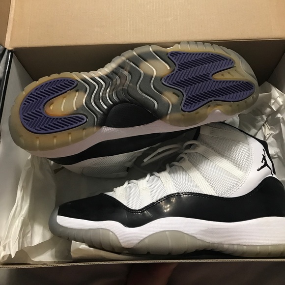 Air Jordan 11 Retro - Picture 1 of 2