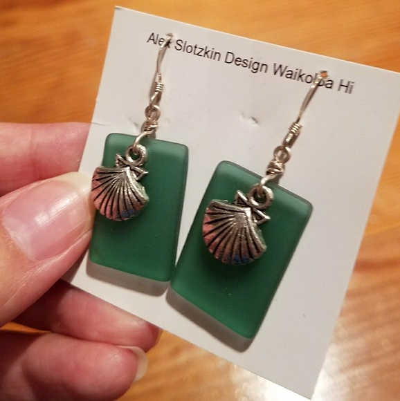 Green seaglass seashell earrings - Picture 2 of 2